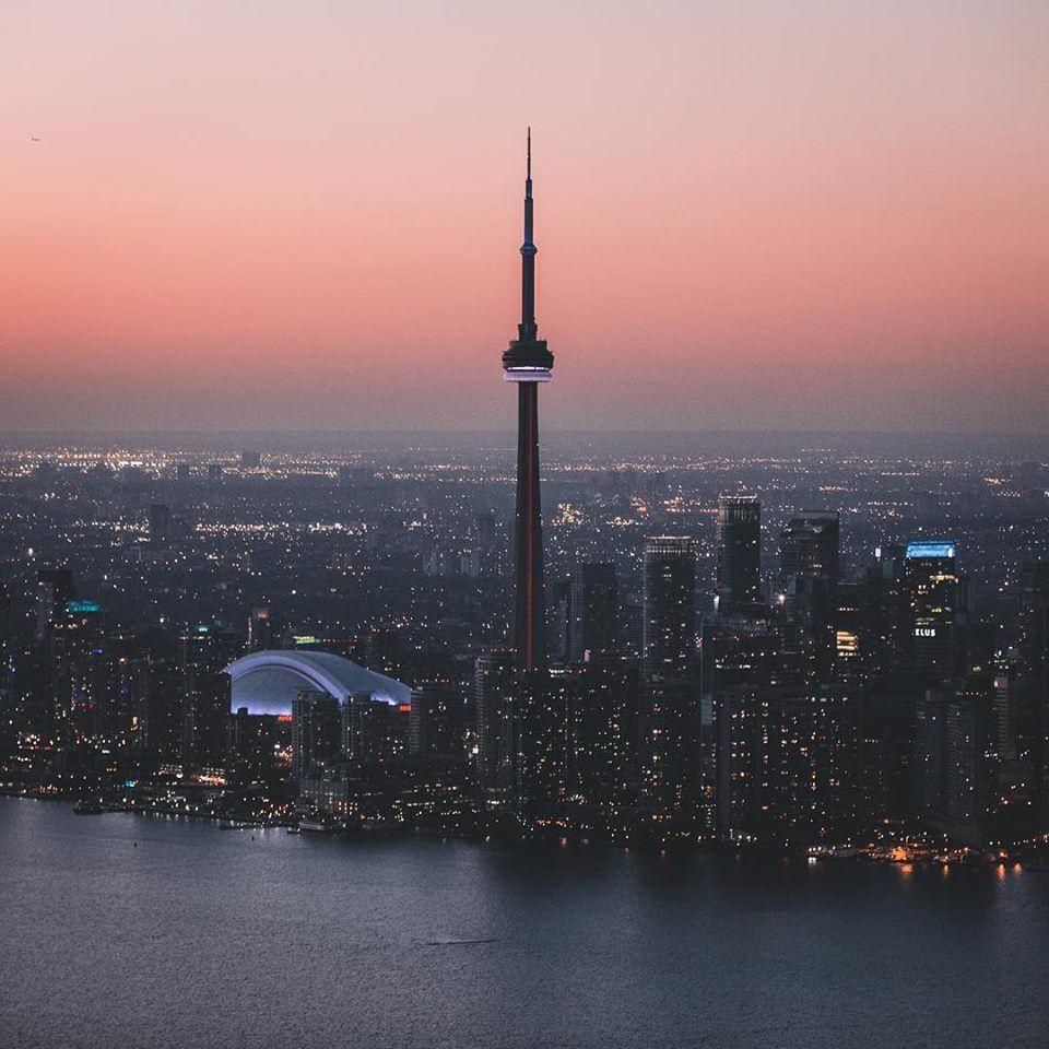 Toronto CN tower skyline